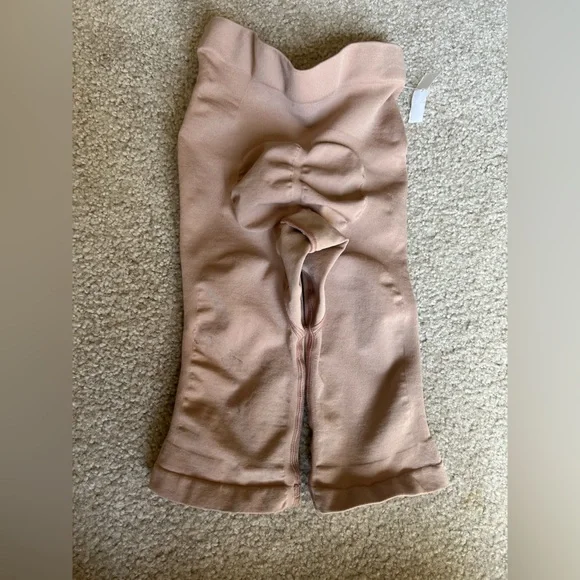 SKIMS Above the Knee Shorts Shapewear Intimates XXS-XS - Picture 4 of 9